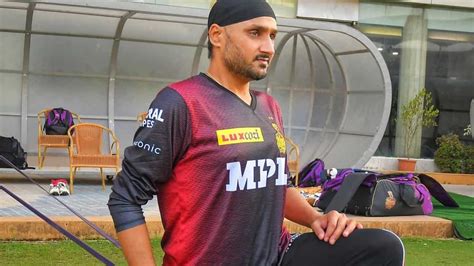 IPL 2021: Harbhajan Singh returns after 699 days, almost dismisses David Warner on his first ...