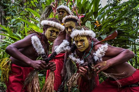 In Papua New Guinea, a Tribe Still Uses Shells as Money | Hiswai