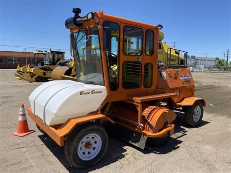 Broce RCT350 | sn 411302 - Sweepers - Grounds Care - Volvo CE Americas Used Equipment