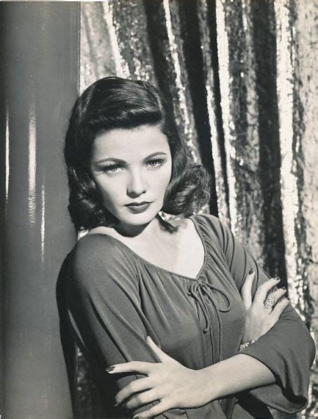 Gene Tierney In Laura 1944 Costumes By Bonnie Cashin Pictures | Gene tierney, Laura 1944, Bw photo