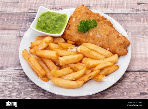 Fish and chips with mushy peas Stock Photo - Alamy