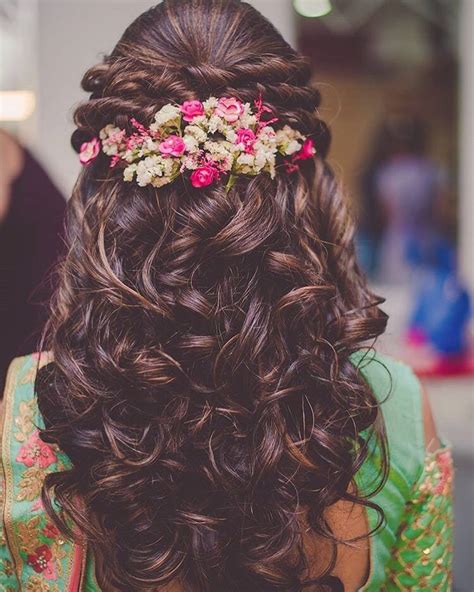 Sangeet Hairstyle #free #hairstyle #flowers #flowerstagram | Acconciature capelli semiraccolti ...