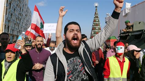 Lebanon protests grow over economic crisis and political impasse | News | Al Jazeera