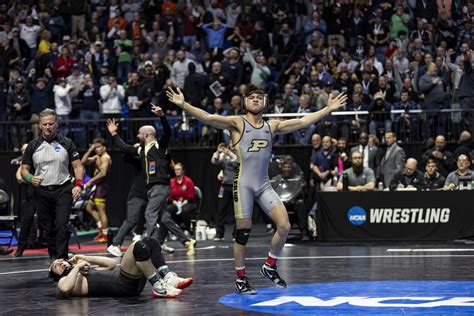 Twitter reacts to Iowa men's wrestler Spencer Lee's upset at NCAA Championships - The Daily Iowan