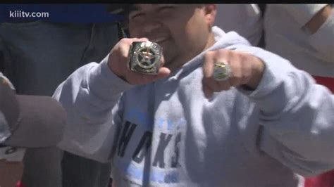 Astros fans wait in line for World Series replica ring | kiiitv.com