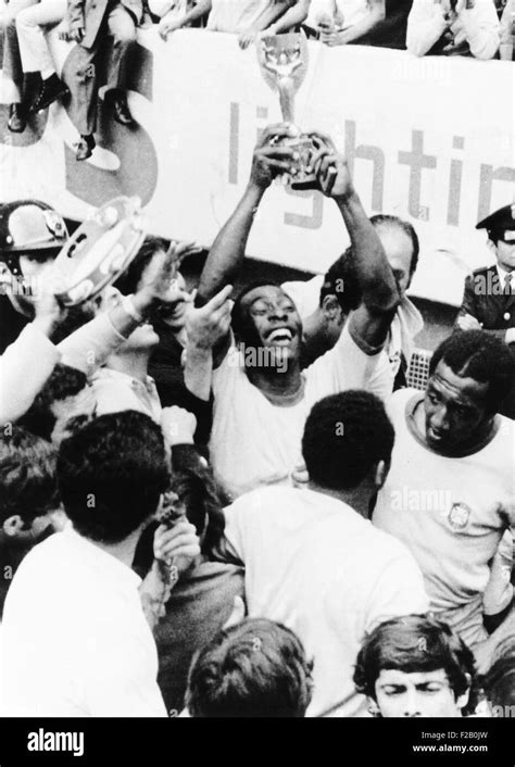 Pele world cup trophy 1970 Black and White Stock Photos & Images - Alamy