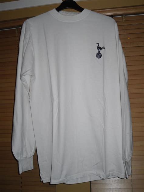 Tottenham Hotspur Retro Replicas football shirt 1967 - 1975. Sponsored by no sponsor