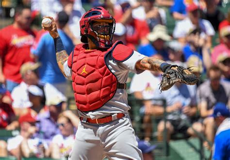 Cardinals Catcher Yadier Molina Heads to IL with Thumb Injury - yoursportspot.com