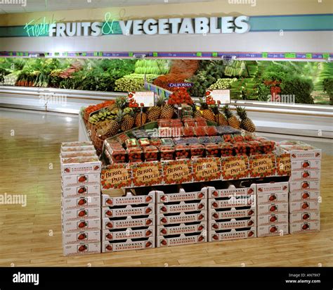 Grocery store STRAWBERRY display Stock Photo - Alamy