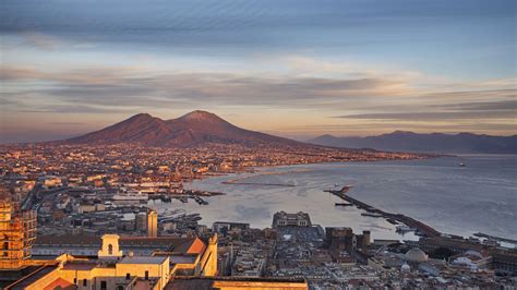 La région de Naples en Italie : plus d'un million d'habitants au pied d ...