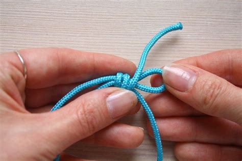 Barrel Sliding Knot - DIY Tutorial - | Knot bracelet diy, Sliding knot ...