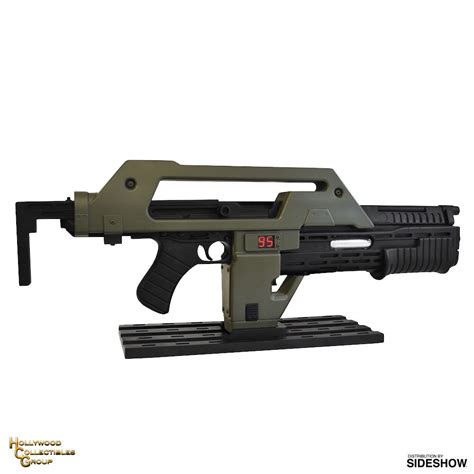 Check Out This Wicked Cool ALIENS Pulse Rifle Replica From Sideshow ...