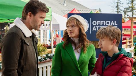 Hallmark's Nikki DeLoach Filmed A Christmas Movie In A Heatwave, An...