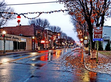 All decorated for the holidays, downtown Pocomoke City looked great ...