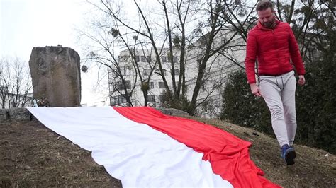 Polish flag on Jewish tomb - Warsaw Ghetto - YouTube