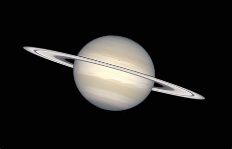 Saturn in natural colours | ESA/Hubble