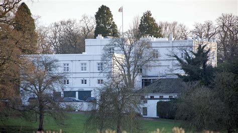 Inside Sarah Ferguson & Prince Andrew’s Home at Royal Lodge Windsor – SheKnows