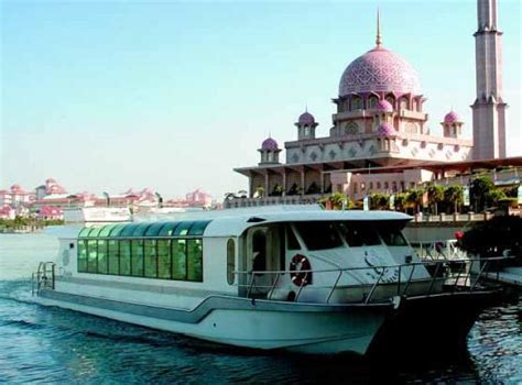 Cruising in Putrajaya | ThingsAsian