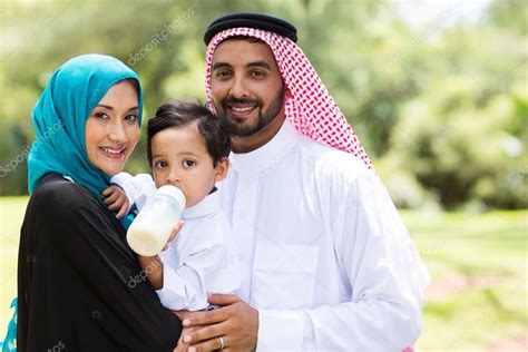 traditionele islamitische familie — Stockfoto © michaeljung #44311701