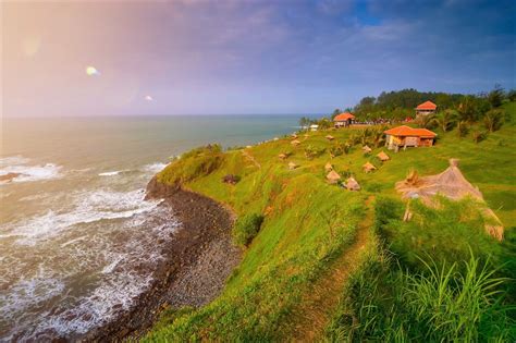 Jarang Diketahui Turis, Pantai Menganti Punya Banyak Spot Swafoto - Where Your Journey Begins