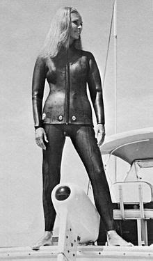 Wetsuit - Wikipedia, the free encyclopedia