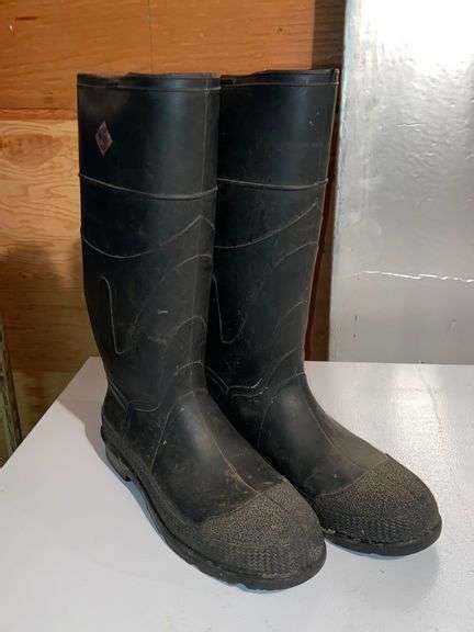 MENS RED BALL BOOTS SIZE 11 - McLaughlin Auctioneers, LLC- mc-bid.com