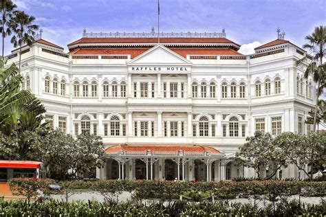 World Visits: Raffles Hotel in Singapore Mostly Atrictive Place