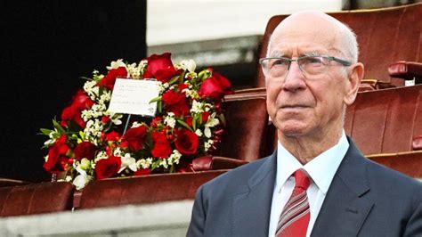 Man Utd’s special message for Sir Bobby Charlton on wreath laid on seat ...