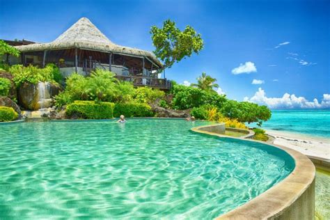 5 Best Luxury Accommodations on Aitutaki 👑 [2024]