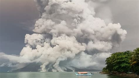 Indonesia’s volcano erupts again, thousands flee tsunami risk