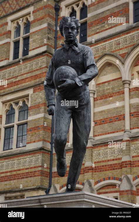 William Webb Ellis Statue, Rugby Stock Photo - Alamy