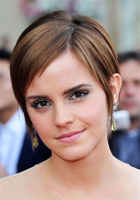 18 Pretty Celebrity Haircut Ideas To Take to the Salon | Emma watson hair, Emma watson short ...