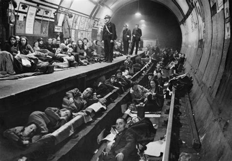 Herbatka z królową w podziemnym schronie. Londyńskie metro w czasie II ...