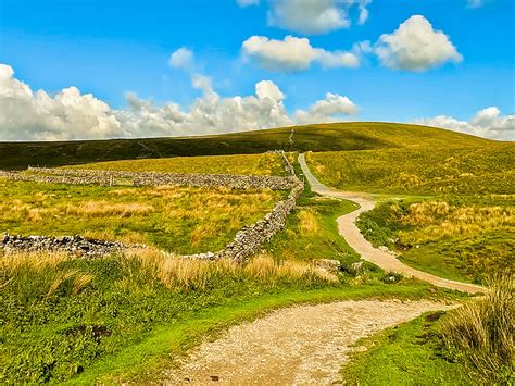 Pen-y-ghent walk from Horton-in-Ribblesdale | Walks in Yorkshire