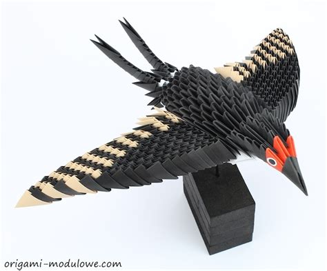 Intricate Paper Animals Crafted with Elaborate Origami Techniques
