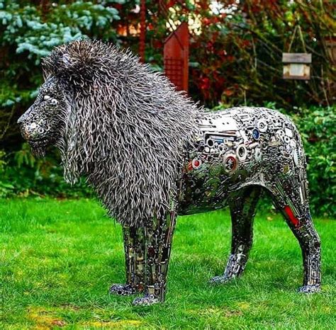 Artist recycles pieces of scrap metal and turns them into awe-inspiring ...