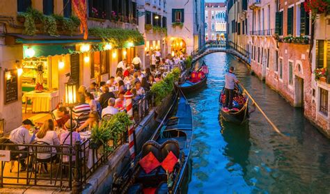 Canal in Venice Italy at night - New Horizons Travel