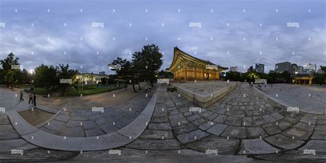 360° view of A night view of Deoksugung Palace junghwajeon - Alamy