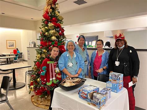 Employees Enjoy Holiday Festivities – Memorial Hospital of Gardena