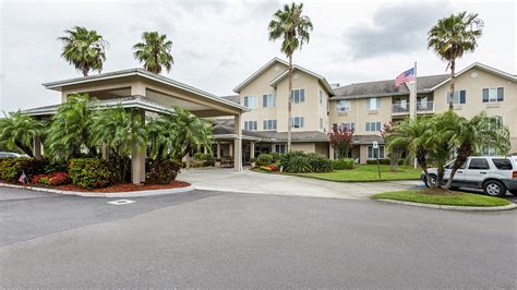 Comfortable Senior Apartments Lakeland, FL | Holiday Azalea Park