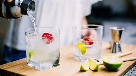 Choosing The Right Garnish For Your Gin And Tonic Will Totally Enhance ...