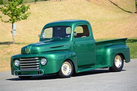 Jeff Davis built this super 1950 Ford F-1 Pickup in his home shop.