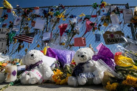 The Memorial Outside The Boulder King Soopers Grew As People Mourned ...