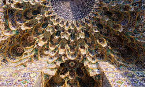 Fractal geometry in ancient architecture (zoom in) : r/Psychonaut