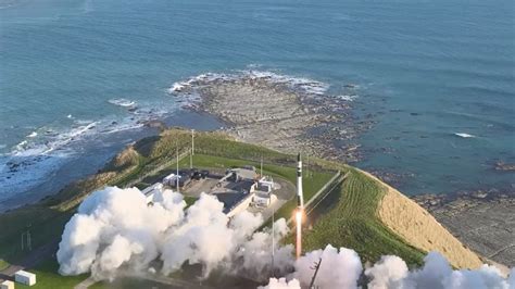 Rocket Lab launches 2 tiny NASA hurricane-watching probes to orbit ...