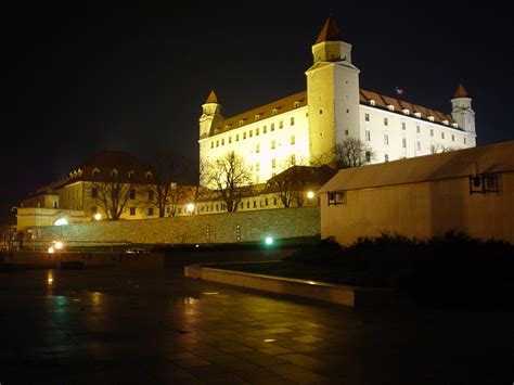 File:Bratislava Castle.jpg - Wikimedia Commons