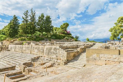 Explore the Minoan Palace of Phaistos in Crete | Discover Greece