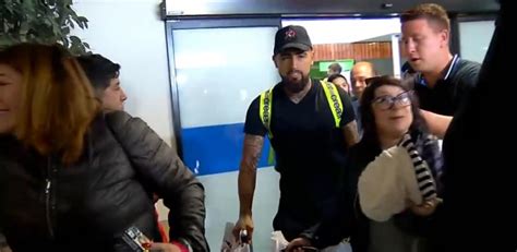 Arturo Vidal a su llegada a Chile para disfrutar de las vacaciones de Navidad