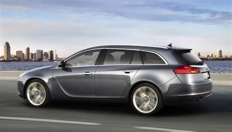 Opel Insignia Sports Tourer - The New Wagon in Elegant Sportswear