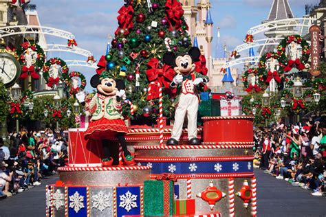 PHOTOS, VIDEO: Mickey’s Once Upon a Christmastime Parade Begins Daytime ...